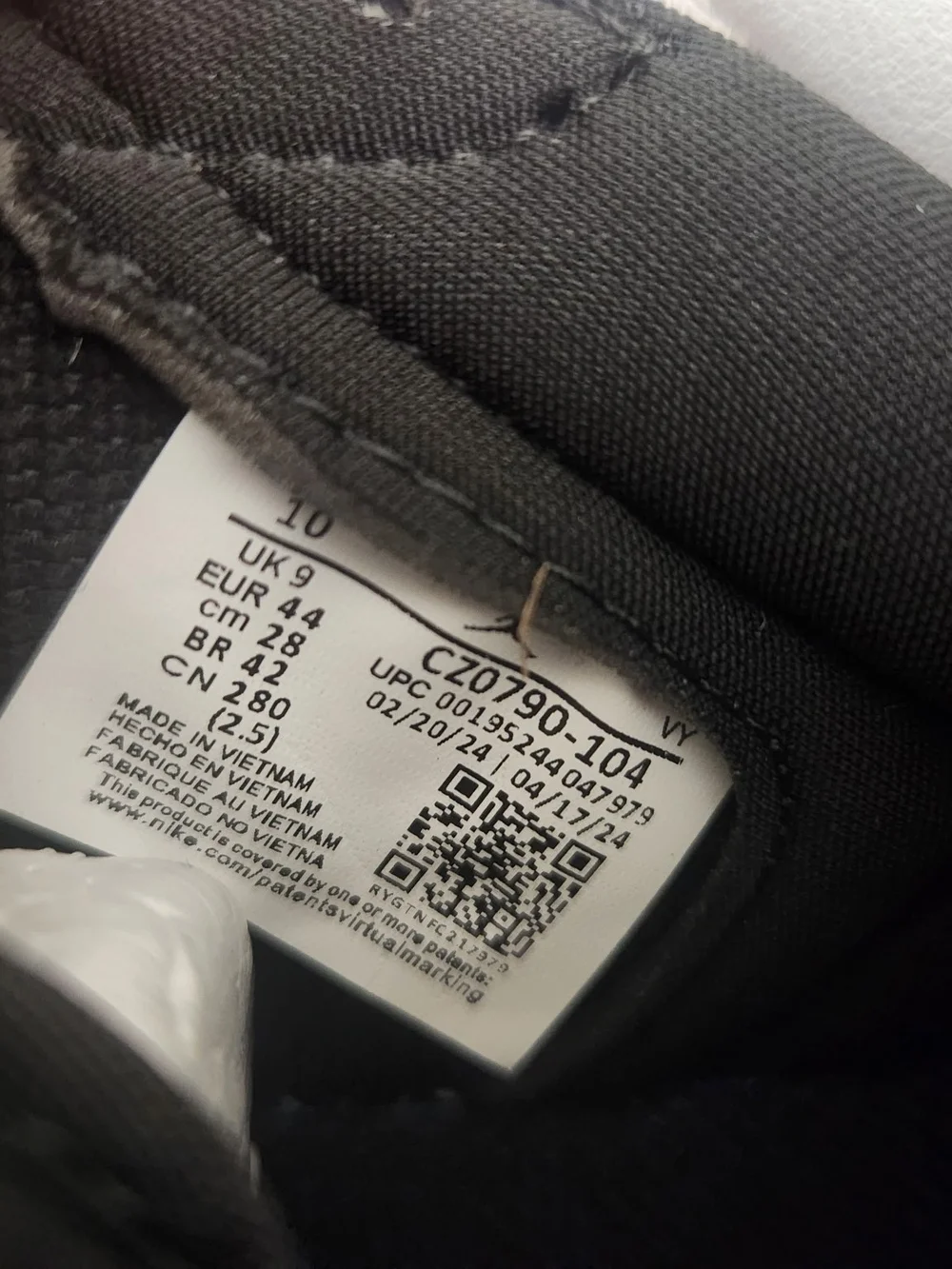 Nike Air Black White Blue Low-Top Sneakers
